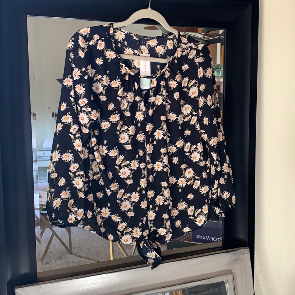 West Kei - Taleen tie front blouse, black daisy